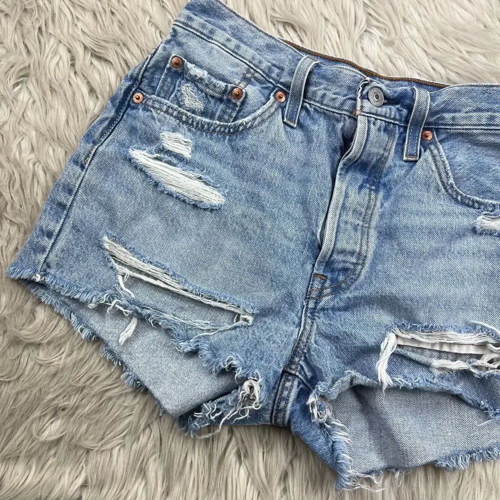 Levi's‎ Women's 28 Light Wash 501 Distressed Denim Shorts Cut Off